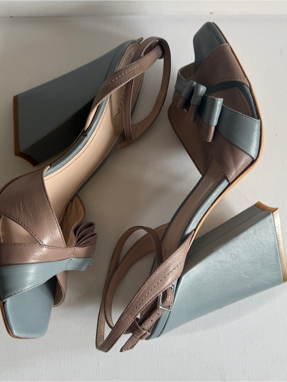 Cavallini Women's Taupe and Slate Blue Bow Slingback Heel Sandals Women Size 9 - Picture 6 of 13